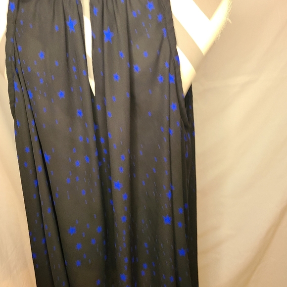 Torrid Cold Shoulder Star Top Black & Blue Size 2 - Picture 10 of 13